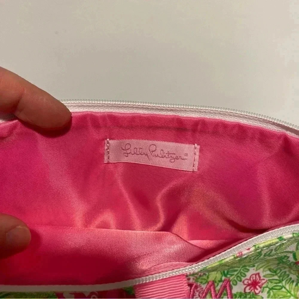 Lilly Pulitzer Wash Me Wear Me Travel Laundry‎ Bag Backyard Safari Green Pink - Picture 4 of 5